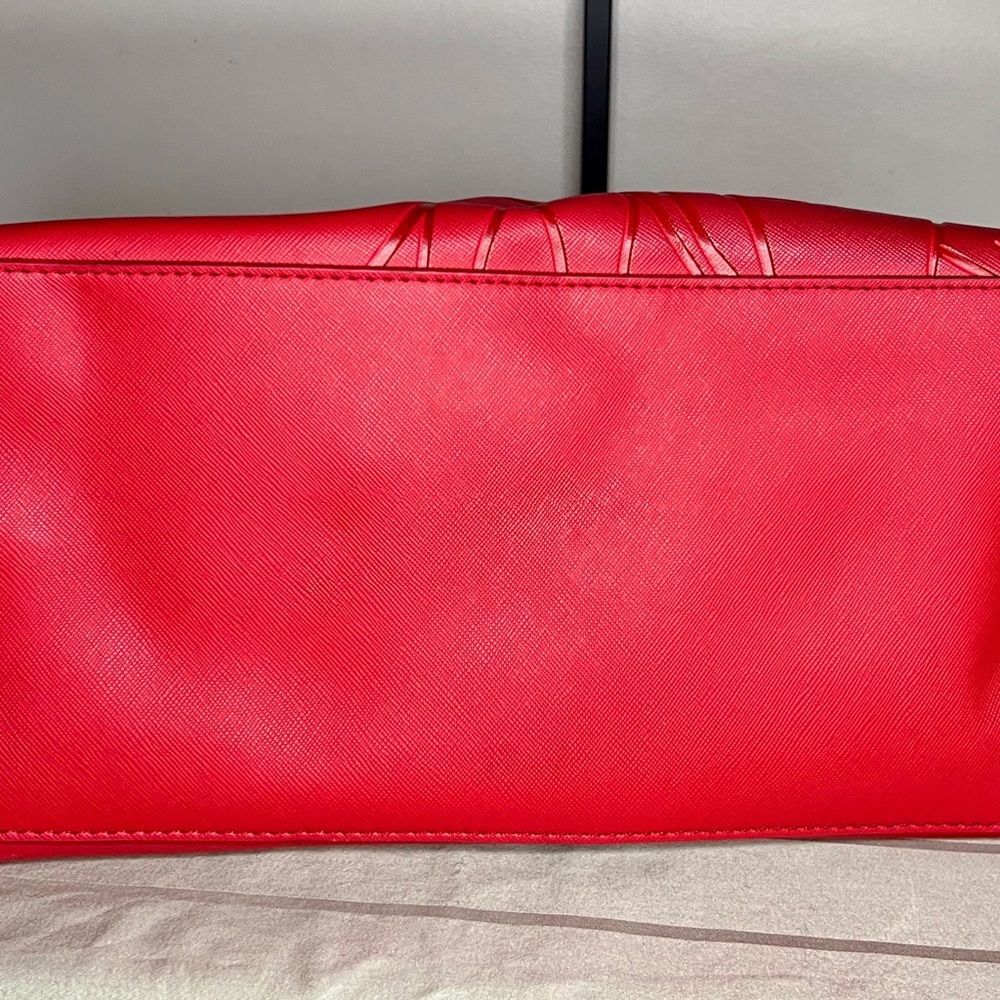 Loungefly Snow White red tote with Crossbody strap - Rare - Picture 5 of 5